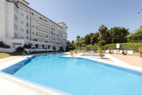 Beautiful 2 Bed Playas del Duque + Parking RDR294